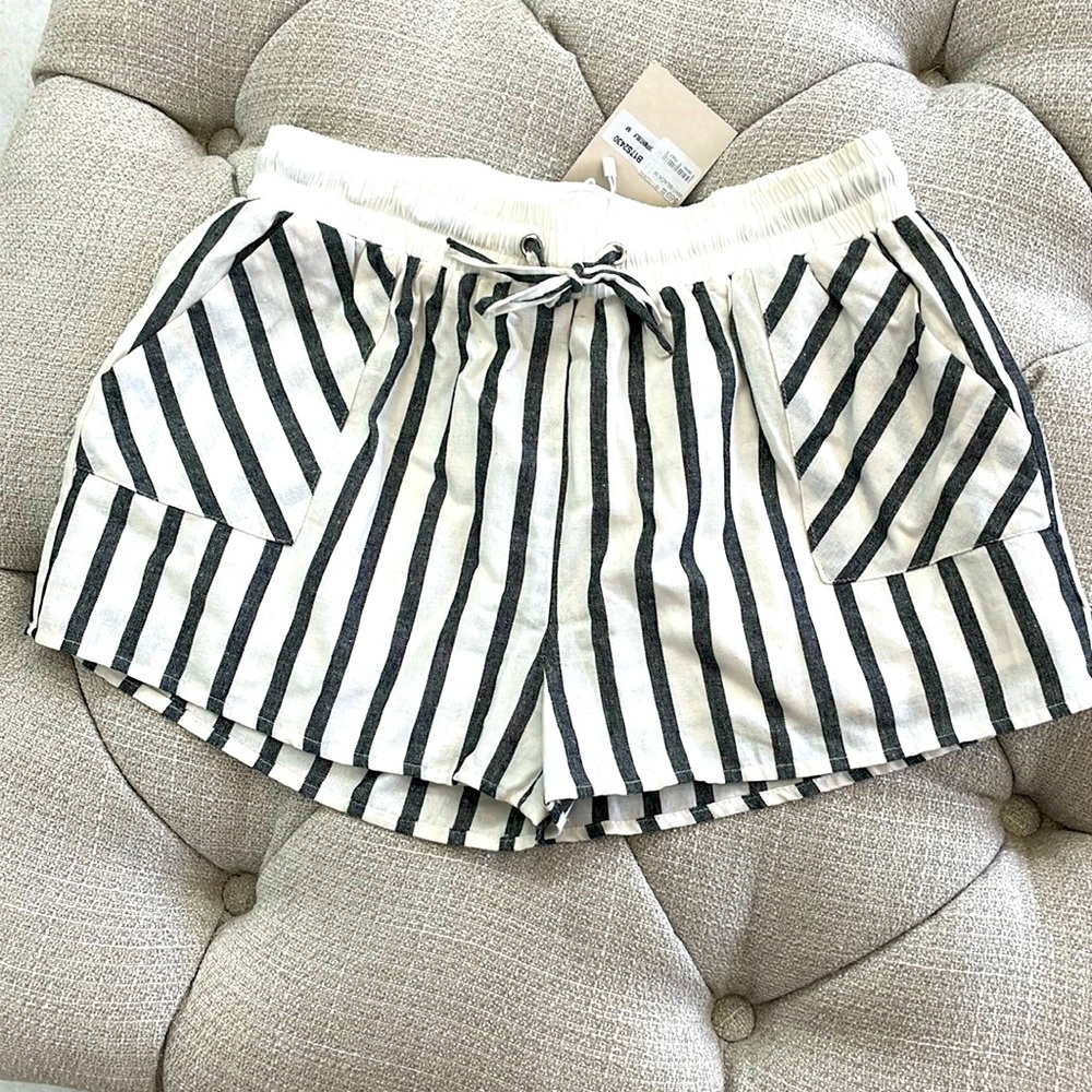 MP/C medium charcoal and ivory striped shorts with side pockets. New with tags